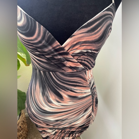 Dress - Picture 3 of 9